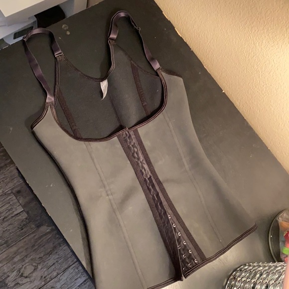 Shapeware top - Picture 2 of 10